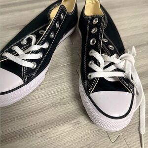 Chuck Taylor All-Star Low Top Sneakers women’s size 7.5